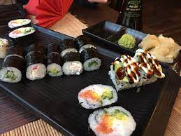 Leckeres Sushi, frischer Minztee, Obstteller zum Nachtisch. - Picture of Akino  Sushi & Grill Bar, Oldenburg - Tripadvisor