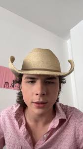 Chat and sing before we go LIVE tonight!