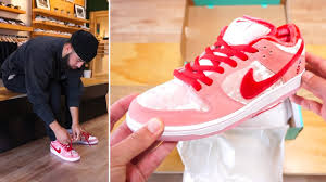 It can be obtained for free from the valentine gifts, which is located near the spawn for a limited time. Nike Sb Strange Love Valentine S Day Dunk Low Unboxing First Look On Feet And Giveaway Youtube