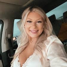 Abby Mcgee's Instagram, Twitter & Facebook