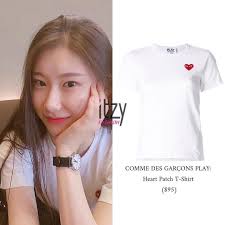 Itzyfashion Memposting Di Profil Instagramnya Chaeryeong 190505 Instagram Update Comme Des Garcons Play Heart Patch Fashion Kpop Fashion Fashion Outfits