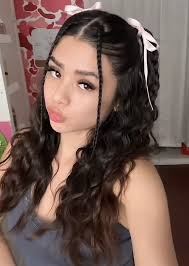 Lilly Tuttle (lillyanatuttle)