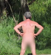 Nudisti per caso (2004), scheda completa del film di franck landron con barbara schulz, alexandre brasseur, magali muxart: Spino D Adda Nudisti Ed Esibizionisti Lungo Il Fiume Trevigliotv Prima Treviglio