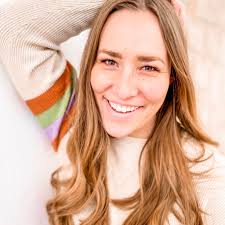 Bri Lew's Instagram, Twitter & Facebook