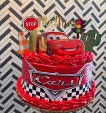 Bienvenido Noviembre !!! Me huele a fin de año…. Siii!!! Pásate por nuestra  pastelería y llévate un delicioso postre de nuestra vitrina, listo para  llevar. 🎉 Tenemos también pasteles personalizables express, disponibles