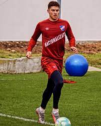 Emiliano martínez préfère jouer avec son pied right. Emiliano Martinez Nacional Dodici Sports Management Facebook