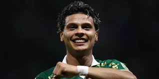 Everton battling for "freak" £12m star who's better than Phillips