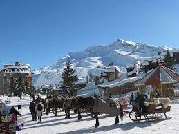 J'ai plein de souvenirs des longs alors, si vous cherchez où partir sans voiture au ski en france, j'ai demandé à plusieurs blogueurs de me donner leurs stations de ski préférées. Top 3 Des Stations De Ski Sans Voitures Voyage Pulse