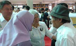 Chen is a highly experienced reconstructive urologist in san francisco who specializes in bottom surgery procedures for transmasculine individuals. Dap Malaysia On Twitter Dr Chen Man Hin Right Is Lifelong Advisor Of The Party Seen Here Too Is Chongeng Pg Exco Http T Co Dnylv8sc4k