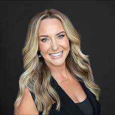 Ashlee Henderson's Instagram, Twitter & Facebook