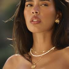 Elena Link's Instagram, Twitter & Facebook