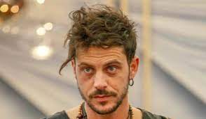 La sua carriera professionale parte nel 2003 come attore teatrale. Andrea Montovoli Sono Stato In Carcere Confessione Durissima Al Gfvip