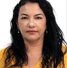 Após ser acusado e preso por agressão, o advogado João Neto retoma o  relacionamento com a mulher que o denunciou por violência doméstica.