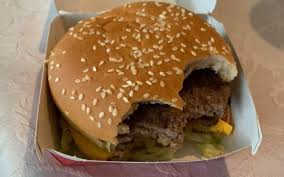 De burger a la une (burger saint pierre) à siret : Essonne Elle Decouvre Ses Hamburgers Croques En Sortant Du Mcdonald S Le Parisien