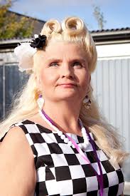 Tjusiga pinupportävlade på catwalken