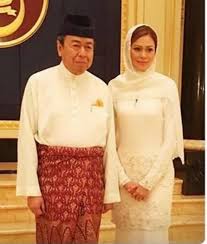 Setiausaha sulit kepada sultan selangor, datuk mohamad. Kaklong Nak Kata Norashikin Isteri Sultan Selangor