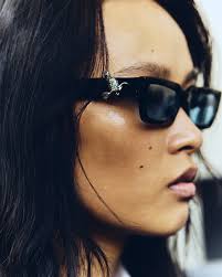 bellahadid walks arround New York City in 3.PARADIS Dollar Bill Blazer