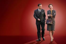Actor tom hanks as walt disney sitting on a couch in the movie saving mr. Saving Mr Banks 2013 Filmkritik Myofb De