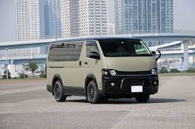 ハイエース200系丸目換装カスタム マットカーキフルラッピング 伊勢谷友介さん愛車 ハイエース トヨタハイエース 車 塗装