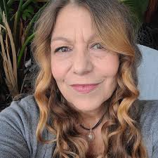 Paula Pfaff's Instagram, Twitter & Facebook