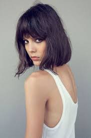 Coiffure Avec Frange Effilee 30 Idees De Coiffure Avec Frange Pour Un Look Qui Change Elle Avec Images Coiffure Frange Carre Court Frange Coiffure