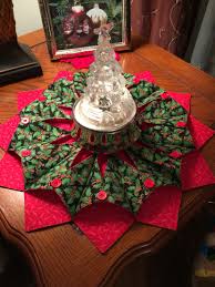 Fold N Stitch Wreath A Fabric Centerpiece I Made Up My Pattern Diy Christmas Table Christmas Quilts Christmas Sewing