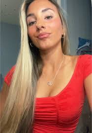 Kendra Schaffer's Instagram, Twitter & Facebook