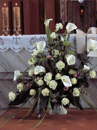Your wedding florist will make your wedding day even more beautiful by providing gorgeous floral arrangements.depending on your style and needs, your wedding flowers cost will vary, but the average cost of wedding flowers in the u.s. Pin On Wedding Designs