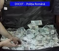 Dolarul este 3,8.cu aproximație spun. Peste 2 Milioane De Lei 200 Mii De Euro 2 Kg De Aur Zeci De Kg De Droguri Confiscate Si 80 De Arestati In Urma Unei Actiuni Mamut A Diicot Video Infocs