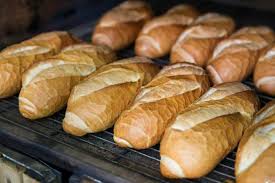 Liên quan đến việc bánh mì có phải là thực phẩm thiết yếu hay không, ngay trong ngày 19.7, sở công thương khánh hòa cũng đã có văn bản hướng dẫn về hàng hóa thiết yếu khi thực hiện giãn cách xã hội theo chỉ thị 15 và 16. Cháº¥t Ä'á»™c Háº¡i Co Trong Banh Mi Khong Pháº£i NgÆ°á»i Tieu Dung Nao CÅ©ng Biáº¿t