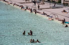 Photo Haute-Garonne : l'interdiction du burkini dans une piscine annulée ...
