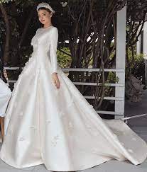 The Catwalk Italia Tci On Instagram Best Dior Wedding Dress 1 5 Dior Wedding Dresses Wedding Dresses Minimalist Wedding Dresses