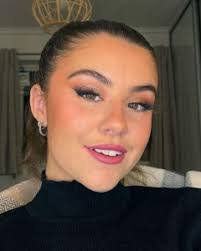 Kim Latimer's Instagram, Twitter & Facebook