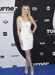 13 mẹo lên đồ của Công nương Diana, ngày nay từ Kate đến Angelina Jolie và  nhiều sao Hollywood vẫn còn áp dụng