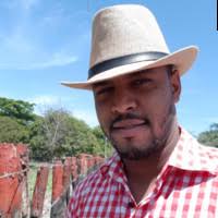 Julio César ,Lora Taveras