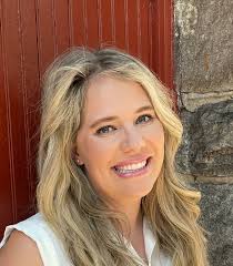 Elsie Moore's Instagram, Twitter & Facebook