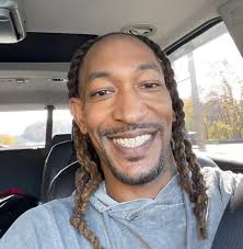 Sharon Frosdick(Healy) in the pink- and Michelle Nabarro (hearney) in the  blue next to Sharon and me (nee fish) in the yellow. Not quite sure what we  were up too! Must if