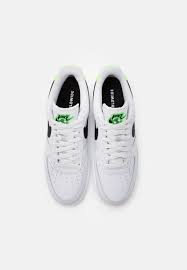 The high was designed with a functional strap for ankle support that became decorative once the sneaker became fashionable. Nike Sportswear Air Force 1 07 Unisex Sneaker Low Pure Platinum Black Green Strike Grau Zalando De