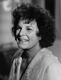 Mercedes McCAMBRIDGE (1916) : Biography and movies