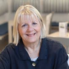 Lynne Hook's Instagram, Twitter & Facebook