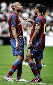 أهداف تييري los mejores goles de thierry henry en su trayectoria con el fc barcelona, entre 2007 y 2010. Pin On Zdjecia Ronaldinho I Thierry Henry