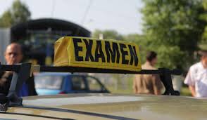 Potrivit celor mai recente modificări ale codului rutier, direcţia regim permise de conducere şi de altfel, din 1 iulie 2020, persoanele care vor să aibă carnet de conducere trebuie să aibă absolvite cel puțin 10 clase. Permis Doar Pentru Cei Cu 10 Clase Modificare In Codul Rutier