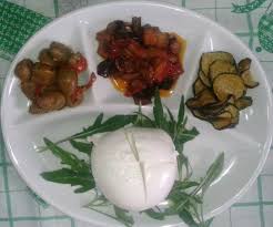 Visualizza altre idee su ricette, idee alimentari, ricette vegetariane. Mozzarella Di Bufala Con Contorni Di Stagione Picture Of Ghiotto Re Torre Del Greco Tripadvisor