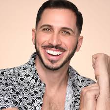 This Warwick shopping plaza will soon be home to Rhode Island's first Halal  Guys location. Learn when the company expects the restaurant — known for  its chicken, gyros and falafel platters —