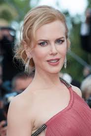 Poznata holivudska diva Nikol Kidman zablistala je na crvenom tepihu u Kanu. Za premijeru filma “Paperboy”, glumica je obukla predivnu plisiranu haljinu ... - nikol-kidman1-e1338051351760