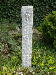 Das problem ist, dass man von innen nicht an das 'loch' rankommt. Wasserzapfstelle Aus Grauem Granit Free Standing Outdoor Tap Wasserzapfsaule Garten Wasserhahn Garten Wasserzapfstelle