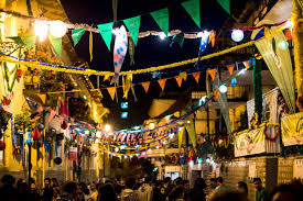 É já ás oito da noite que a festa vai começar, hoje há sardinhas fresquinhas e fado ao luar. Santos Populares Novos Menus Jogos Na Rua E Ofertas Para Viver O Santo Antonio