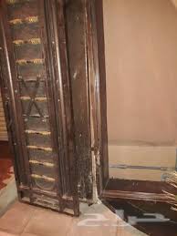 باب حديد اللون بني ع ذهبي