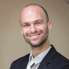 Advantage: Harnessing Cumulative Advantage in the Winner Takes All  Publishing Market : Solari, Joe: Amazon.ae: Books