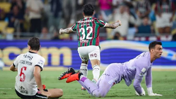 Fluminense ganha o cl&aacute;ssico e mant&eacute;m o Vasco no Z4